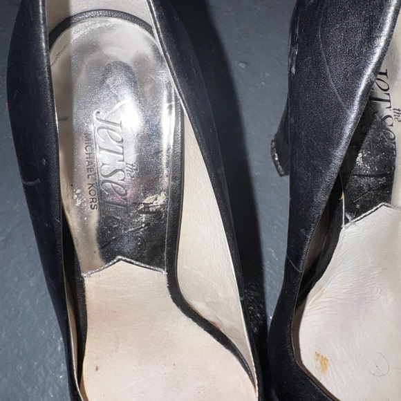 Elegant Black Women's Pumps - Picture 2 of 6